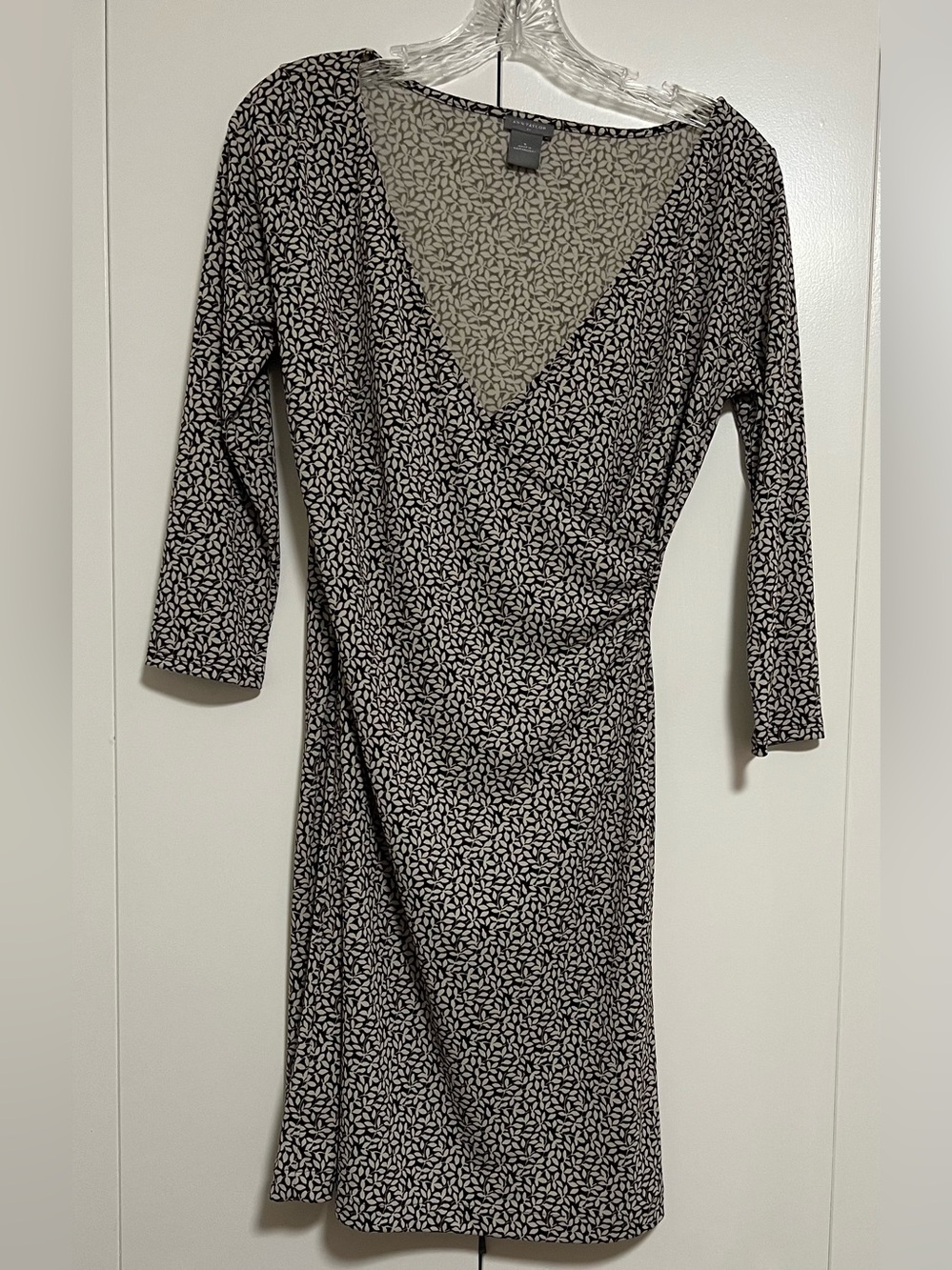 Ann Taylor Beige & Brown Leaf Surplice Faux Wrap Side Zip 3/4 Sleeve Dress Sz 4